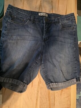 Vintage America Women's Blue Rolled-Hem Boyfriend Jeans Shorts